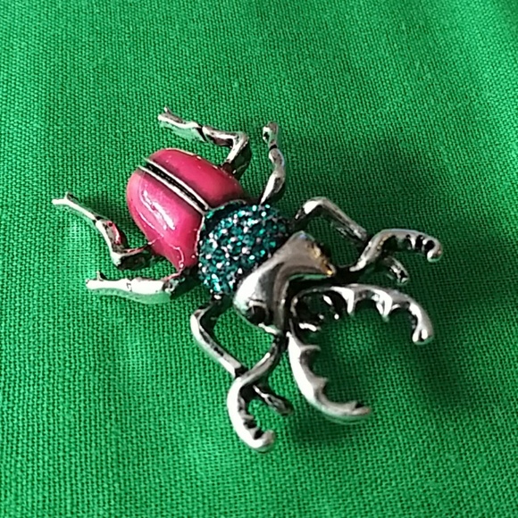 All Bugged Out Brooch - Picture 2 of 4